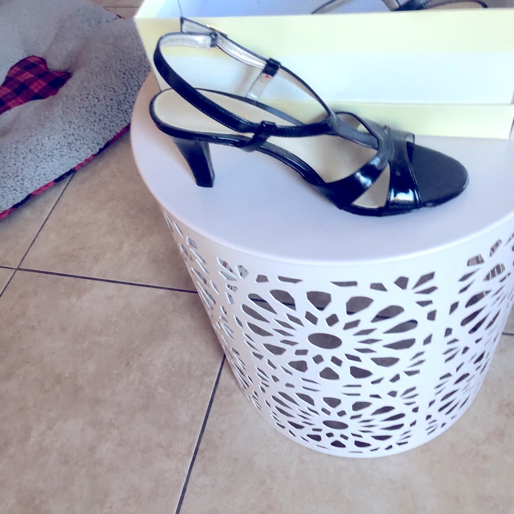 Liz Claiborne high heel shoe 8 1/2 medium black Napa soft